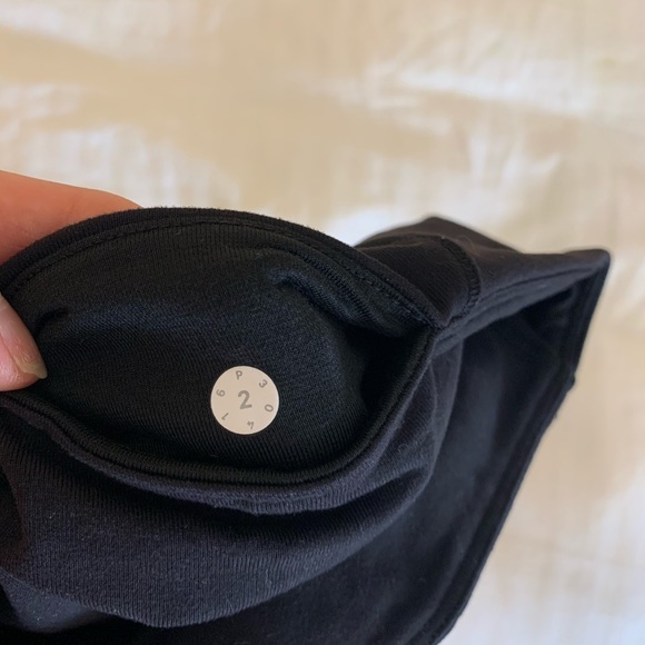 Lululemon crop legging 2 - Picture 6 of 6